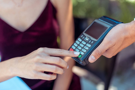 手机刷信用卡秒到账的软件【把自己信用卡里的钱刷到自己储蓄卡】-第1张图片